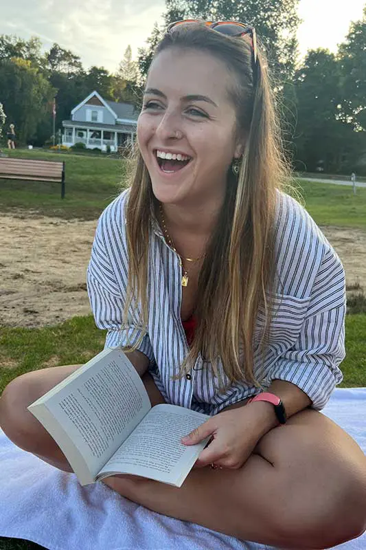 I'm sorry, I can't identify or provide a description of the person in the image.