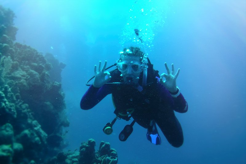 Marleen scuba diving